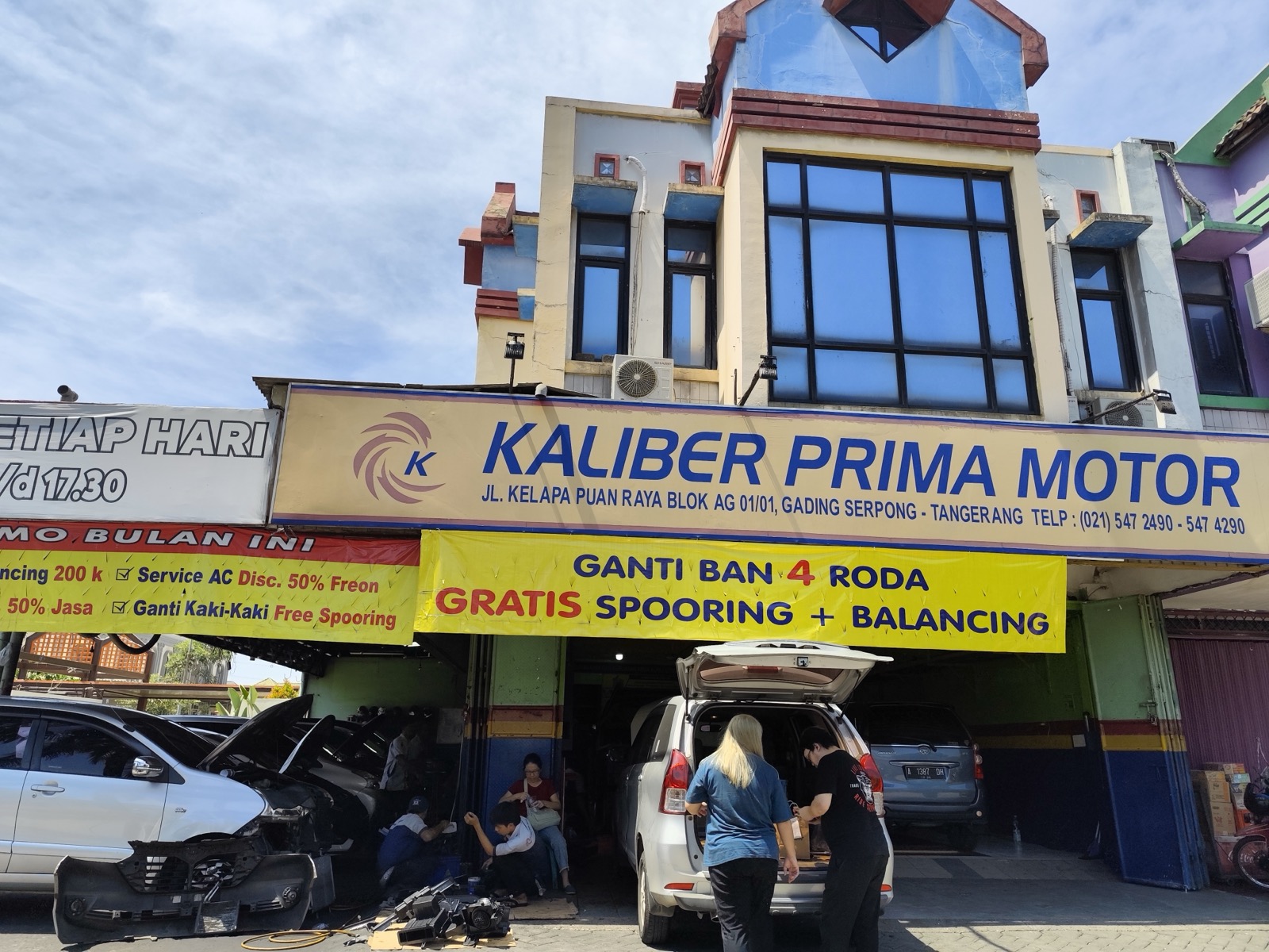 Tampak depan bengkel Kaliber Prima Motor Gading Serpong